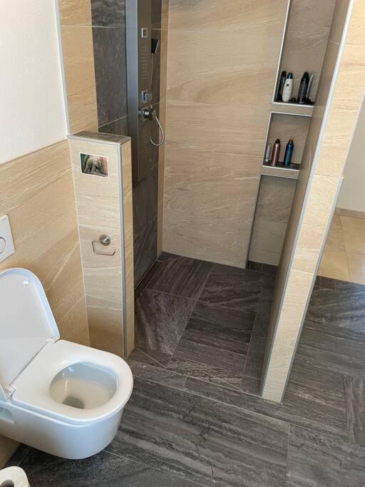 Moderne Wohnung Mit Stil Gross Gerungs المظهر الخارجي الصورة