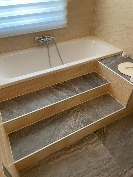 Moderne Wohnung Mit Stil Gross Gerungs المظهر الخارجي الصورة